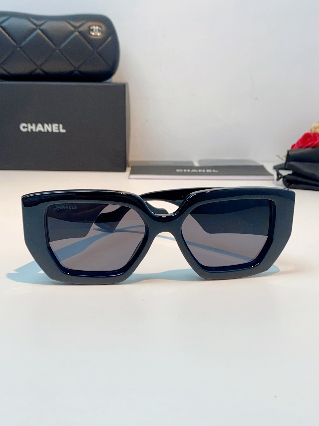 【新作到着】Chanel ハイセンスデザインサングラス「遮光レンズ搭載」