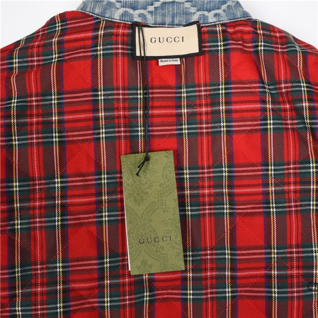 Gucci の GG ジャカード柄のデニム生地の綿入れシャツ