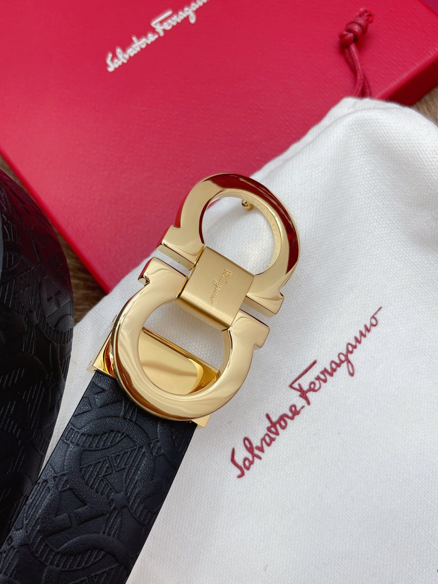【新規倉庫入り】Salvatore Ferragamo 職人仕上げ高級ベルト「全長約 100cm」