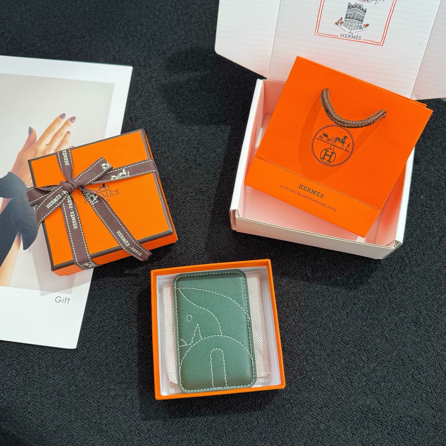 【限定新入荷】エルメス Cheval MagSafe 本革カードケース「12 シリーズ以降全 iPhone 対応」