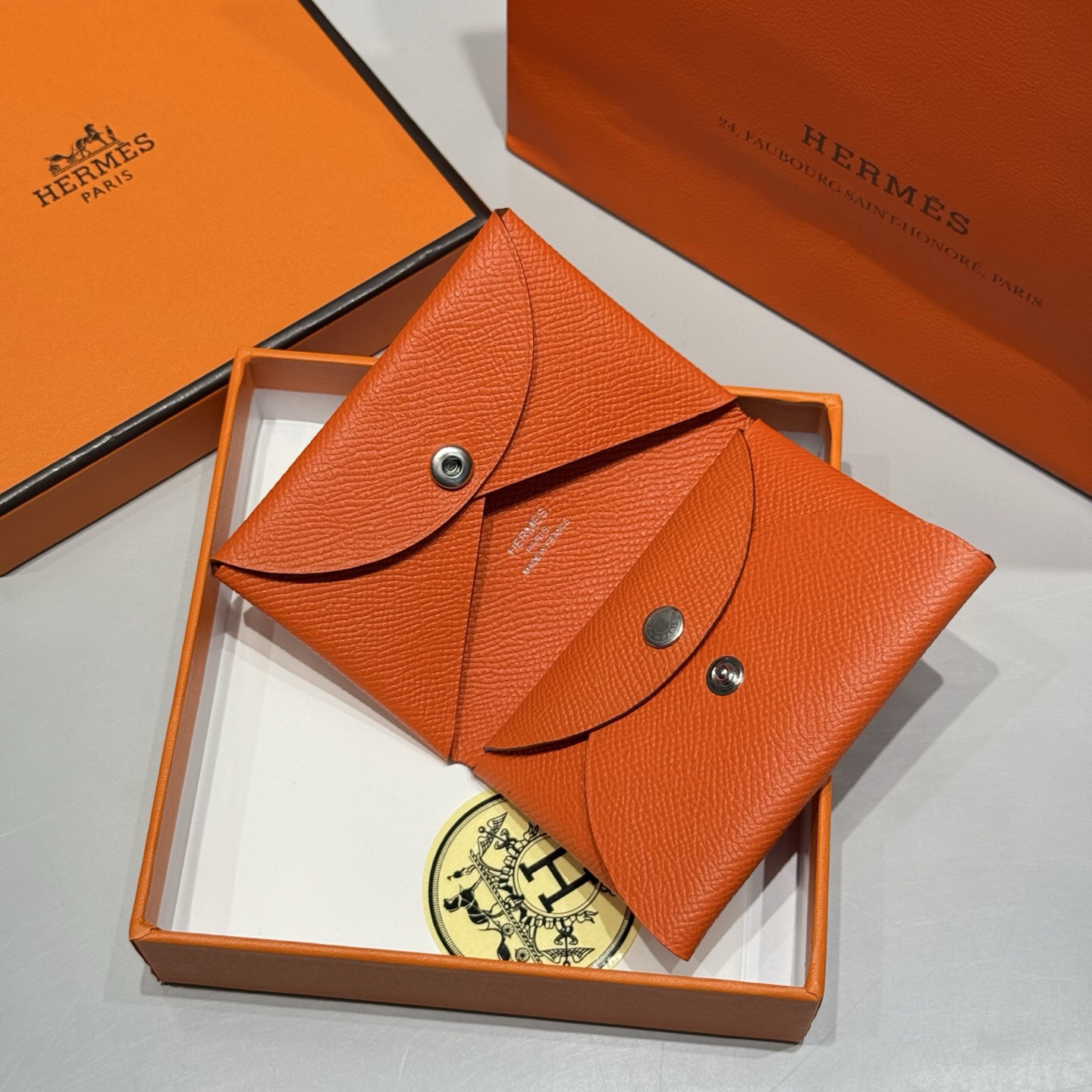 【限定新入荷】エルメス Calvi Duo 二層仕様カードケース「薄型収納」
