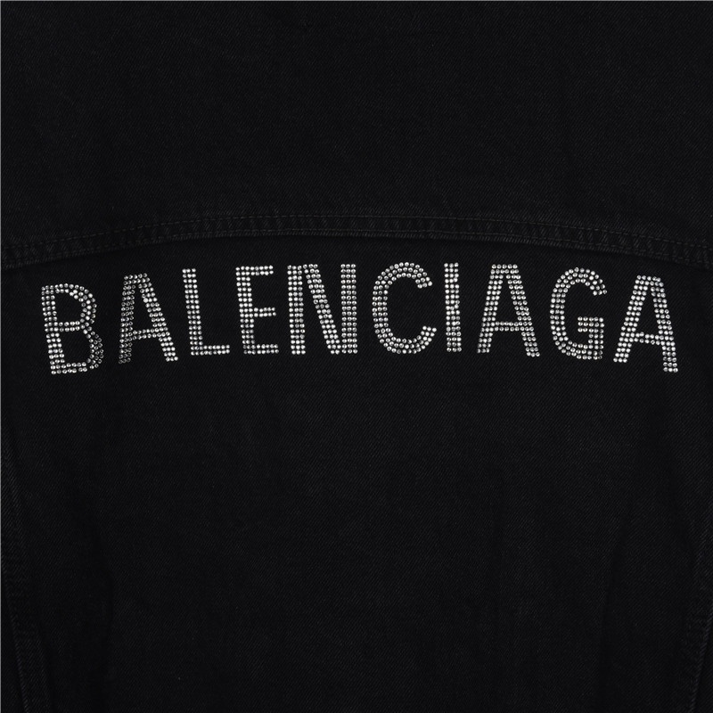 Balenciaga / バレンシアガ 24ss 背中にホットフィックスでロゴが付けられたジーンズジャケット