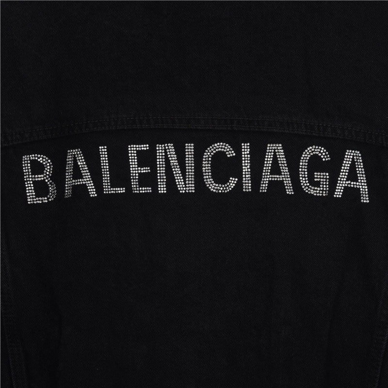 Balenciaga / バレンシアガ 24ss 背中にホットフィックスでロゴが付けられたジーンズジャケット