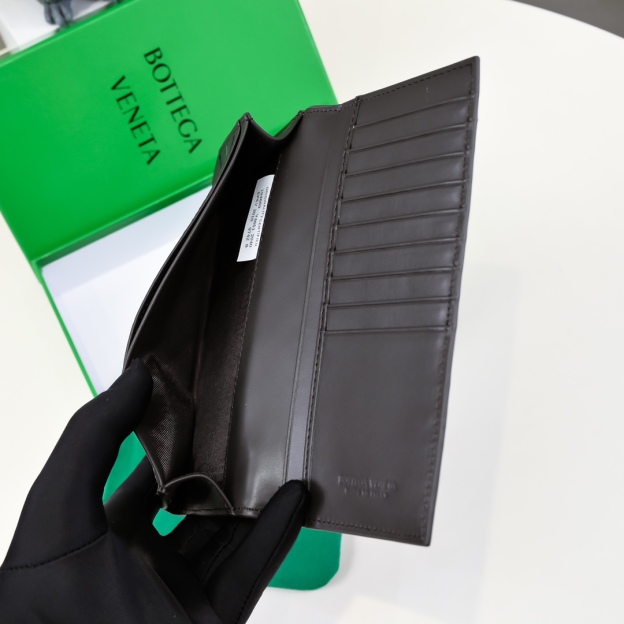 ボッテガ?ヴェネタ「Bottega Veneta」 カセット ロングウォレット