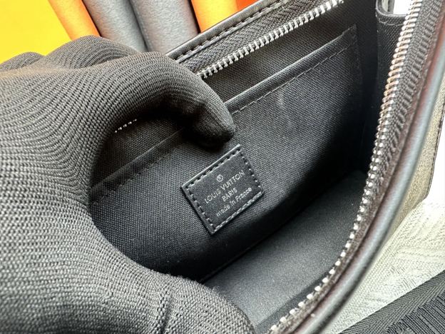 ルイ・ヴィトン「Louis Vuitton」ガストン･ウェアラブル･ウォレット