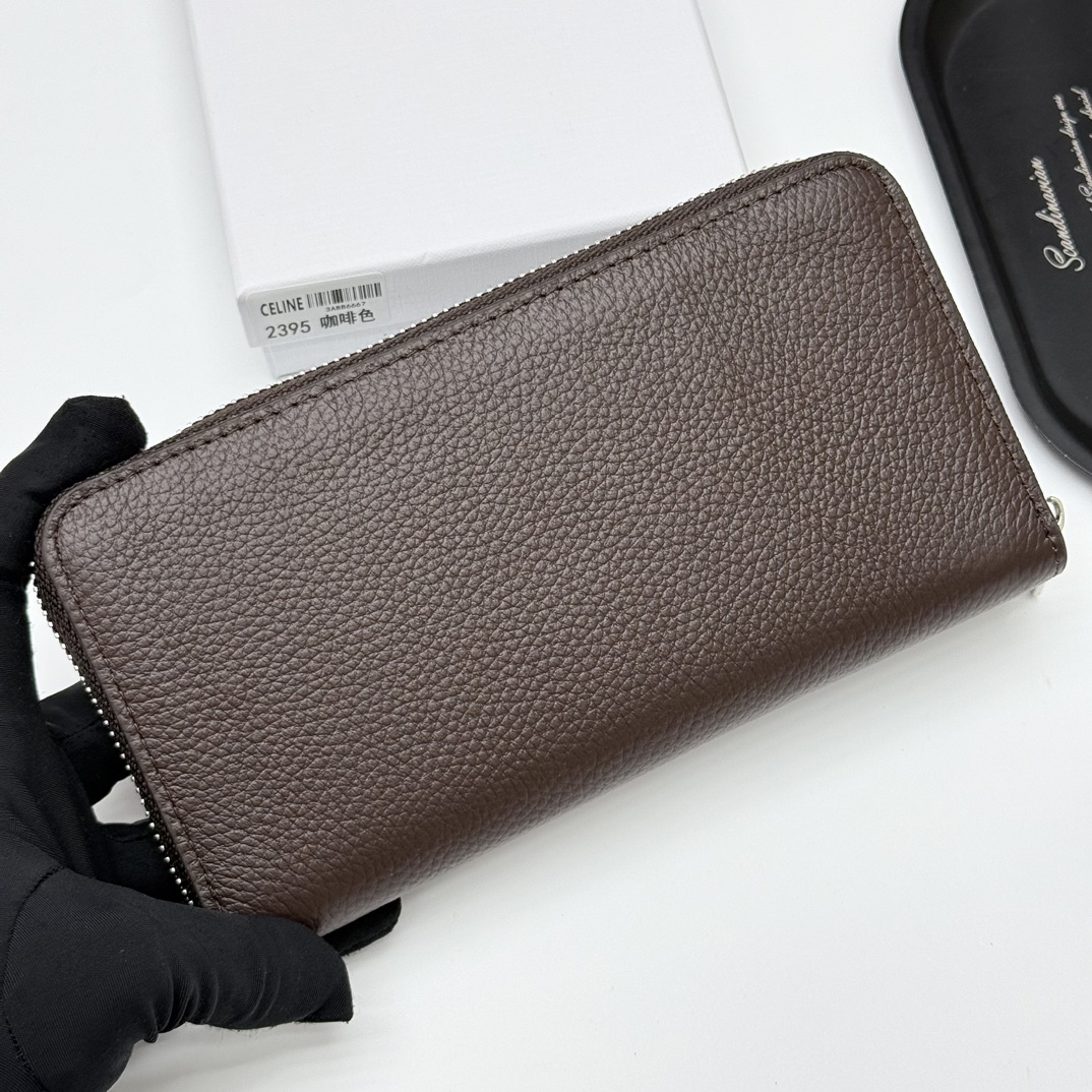 セリーヌ「Celine」TRIOMPHE CUIR ラージジップウォレット