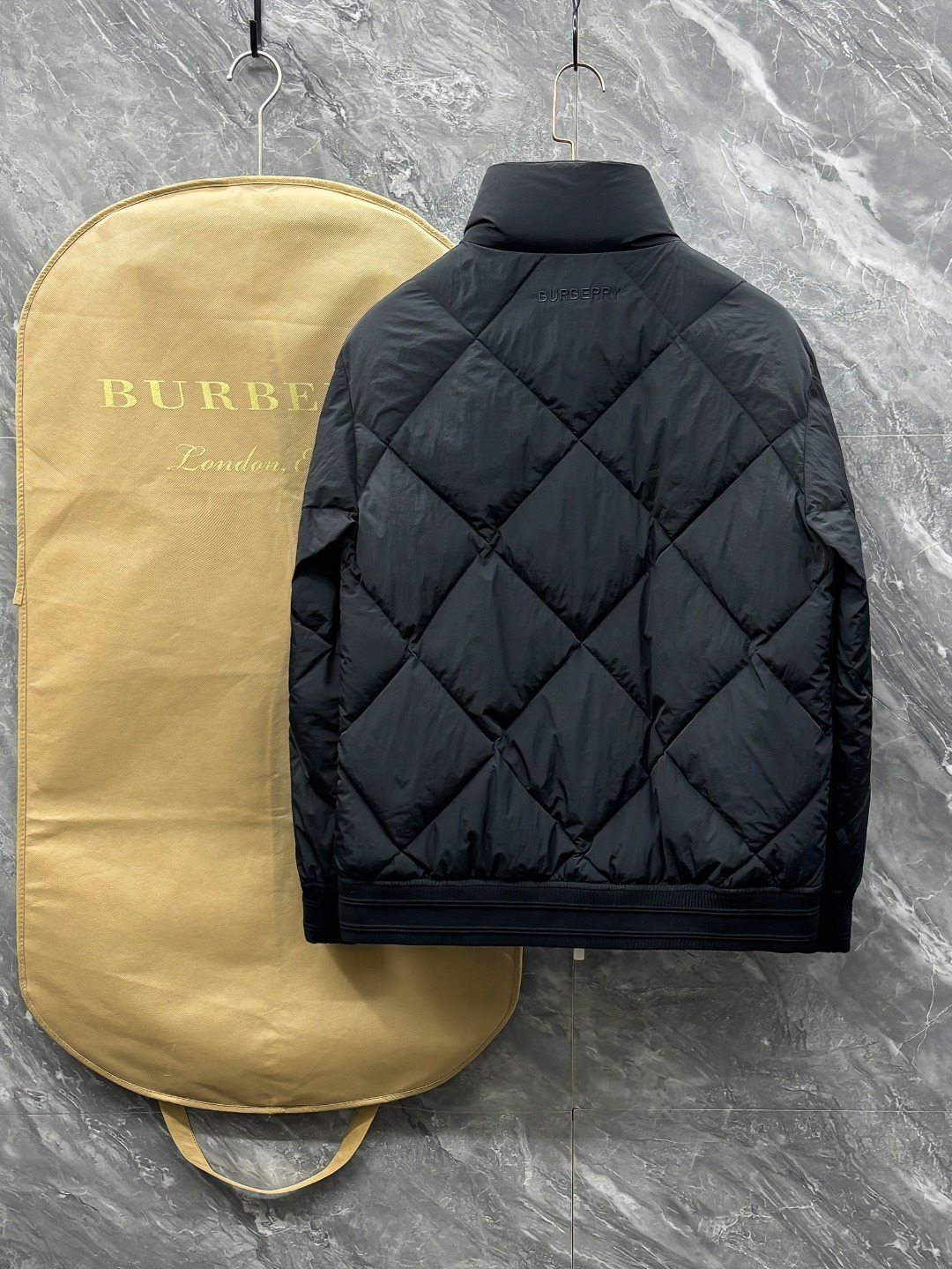 バーバリー「Burberry」秋冬メンズスタンドカラー薄手ダウンジャケット