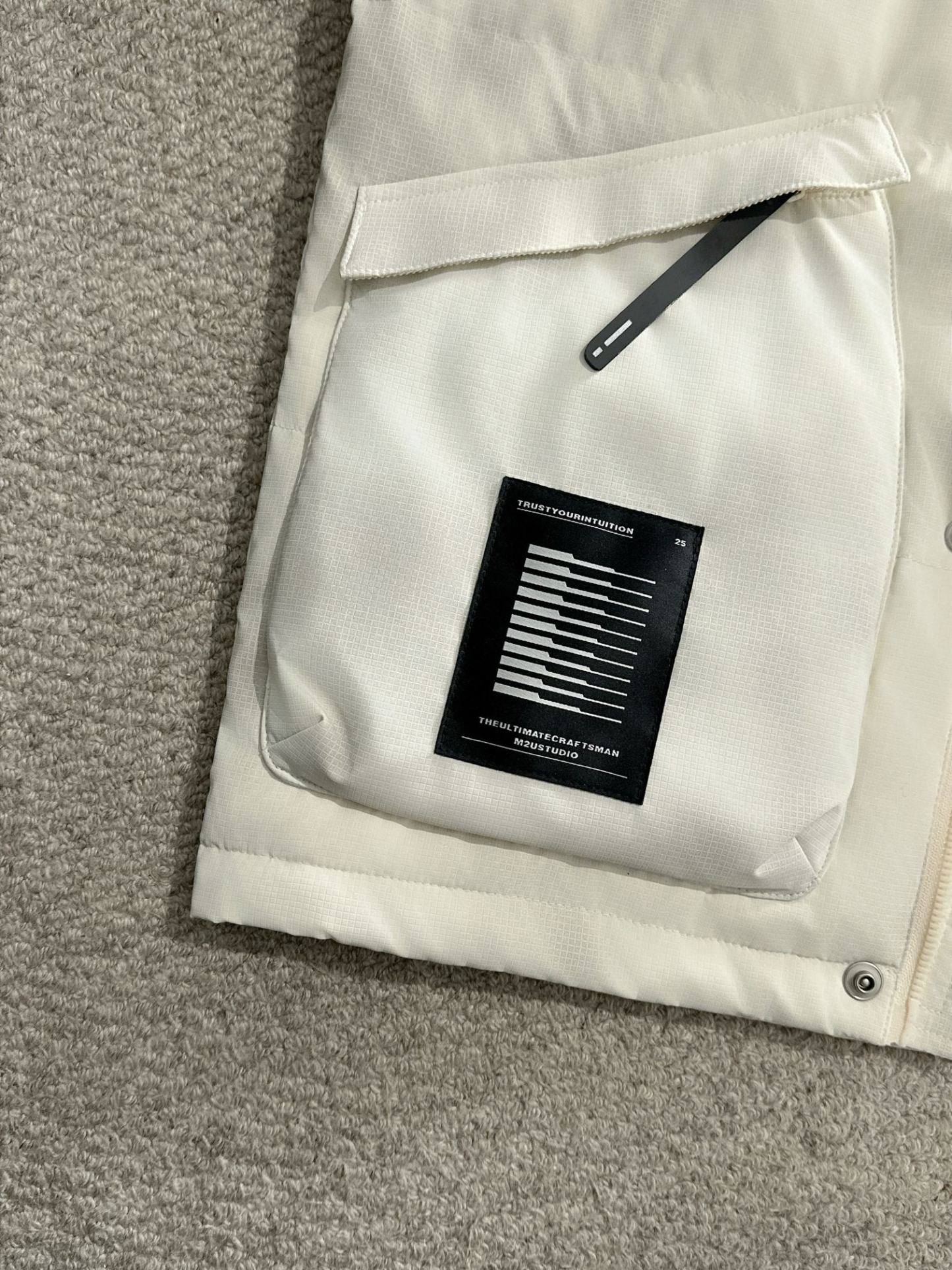 バレンシアガ「Balenciaga」‌秋冬フード付きダウンジャケット