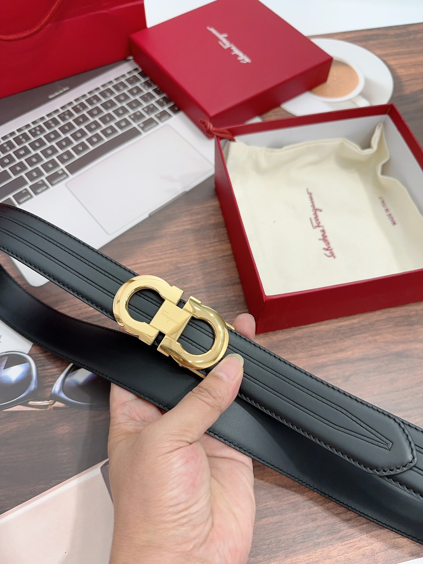 【新規倉庫入り】Salvatore Ferragamo 職人仕上げ高級ベルト「全長約 100cm」