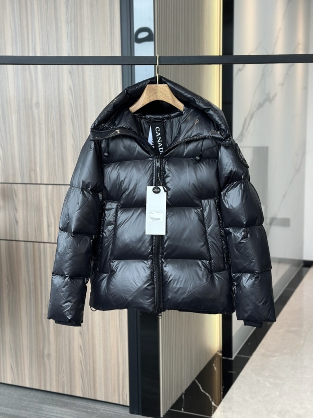 カナダグース Crofton フード付きダウンジャケット
