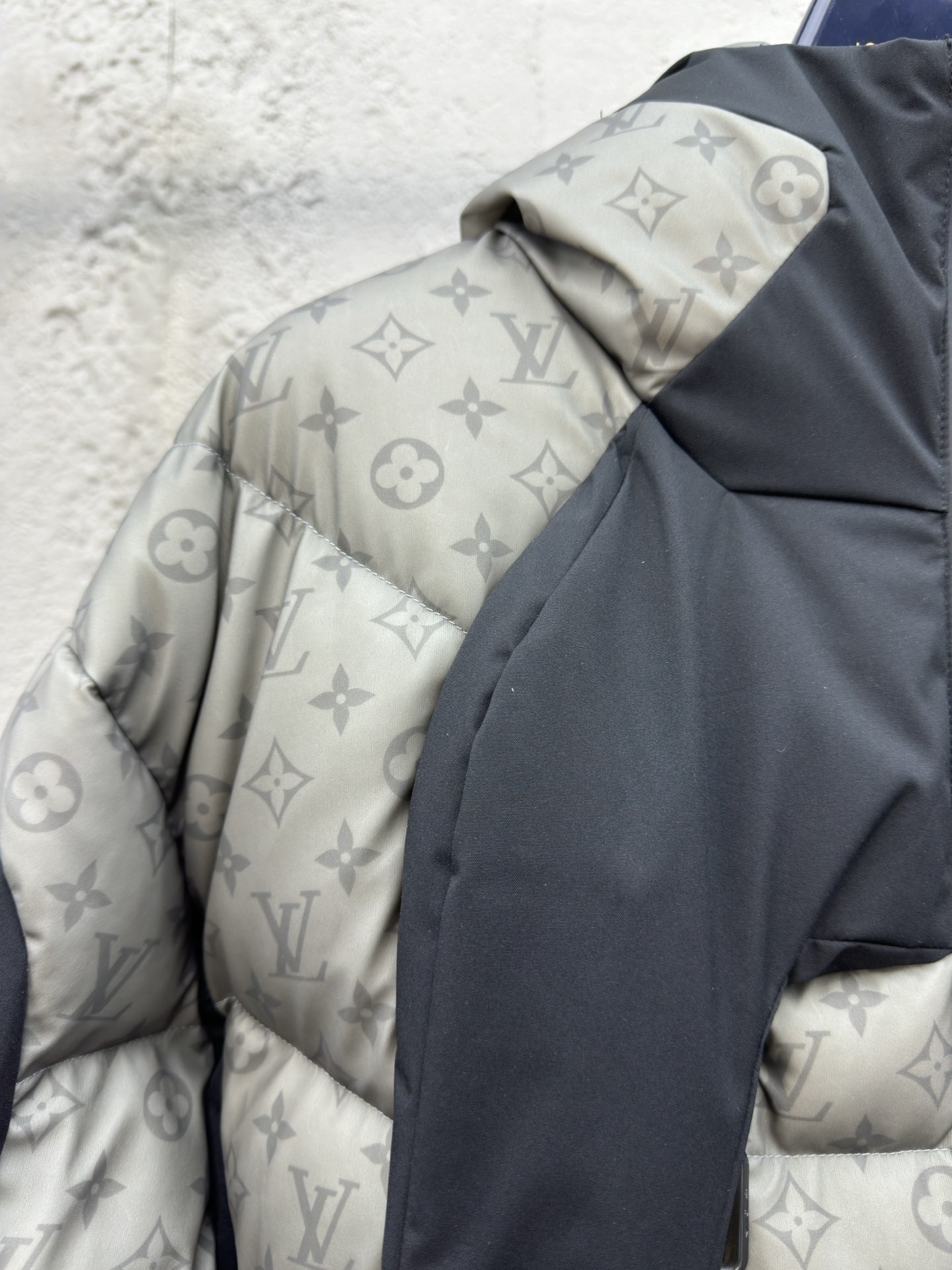 ルイ・ヴィトン「Louis Vuitton」秋冬フード付きダウンジャケット