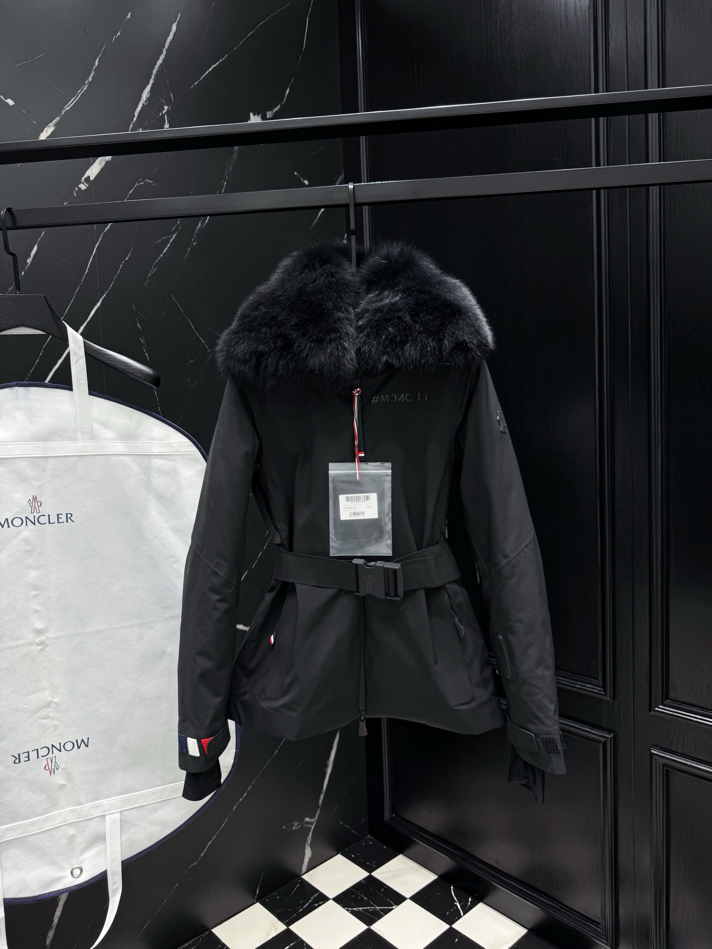 モンクレール 秋冬 レディース フォックスファー付きダウンジャケット