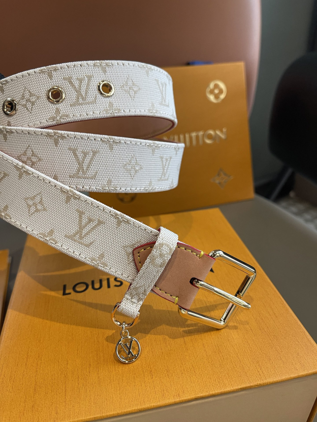 【新商品入荷】Louis Vuitton クラシックハイクオリティベルト「全長約 100cm」
