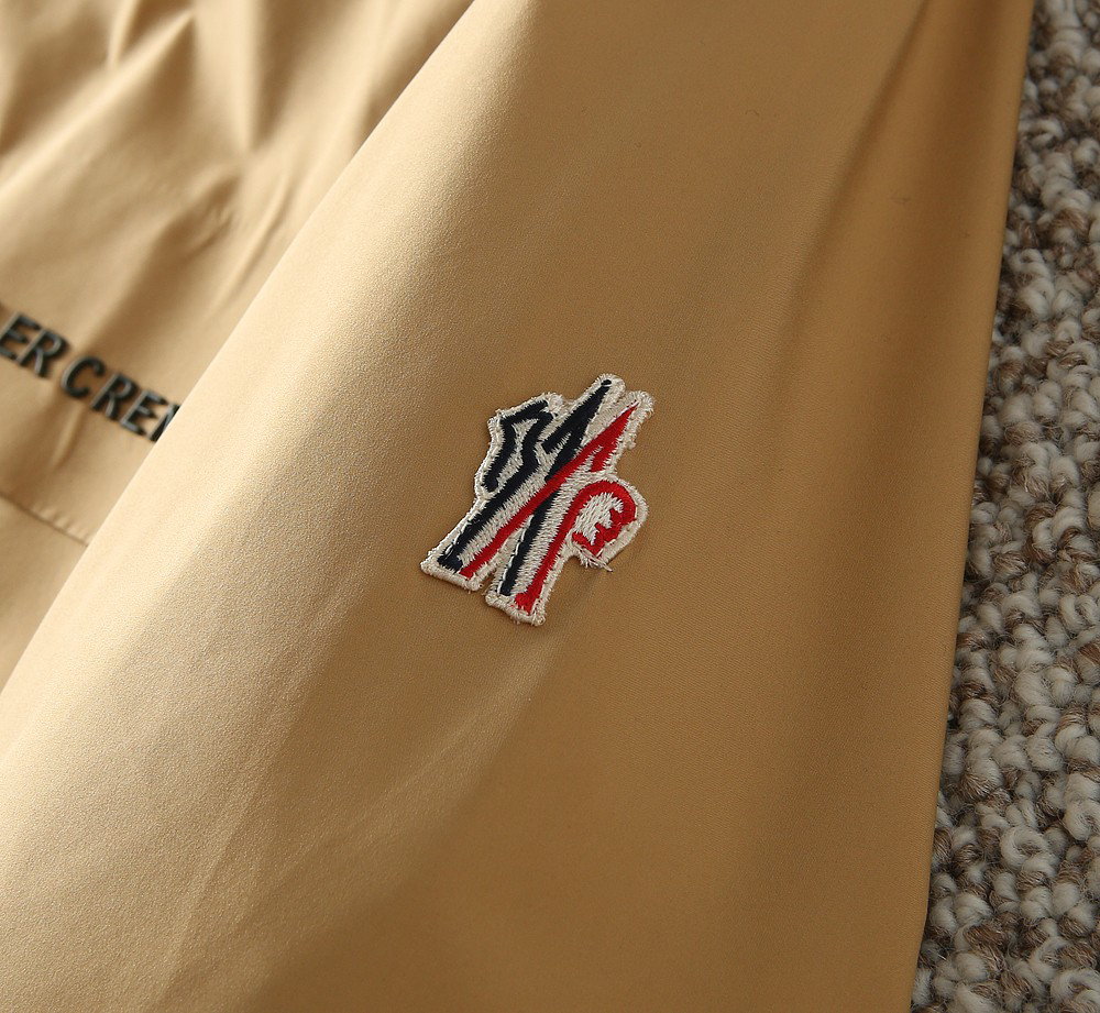 モンクレール「Moncler」秋のスタイル フード付きジャケット