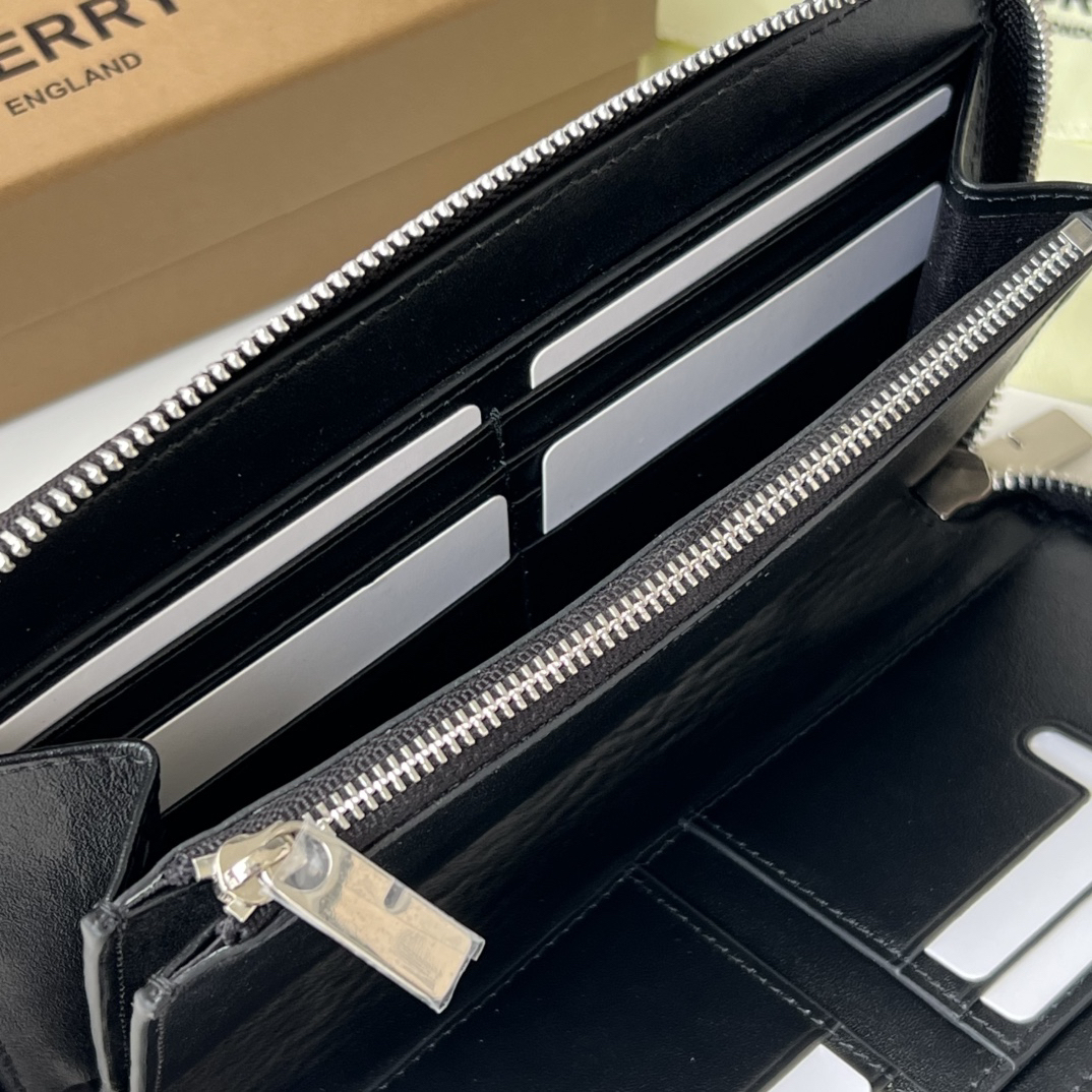 バーバリー「Burberry」ロンドン チェーン ジップ ウォレット