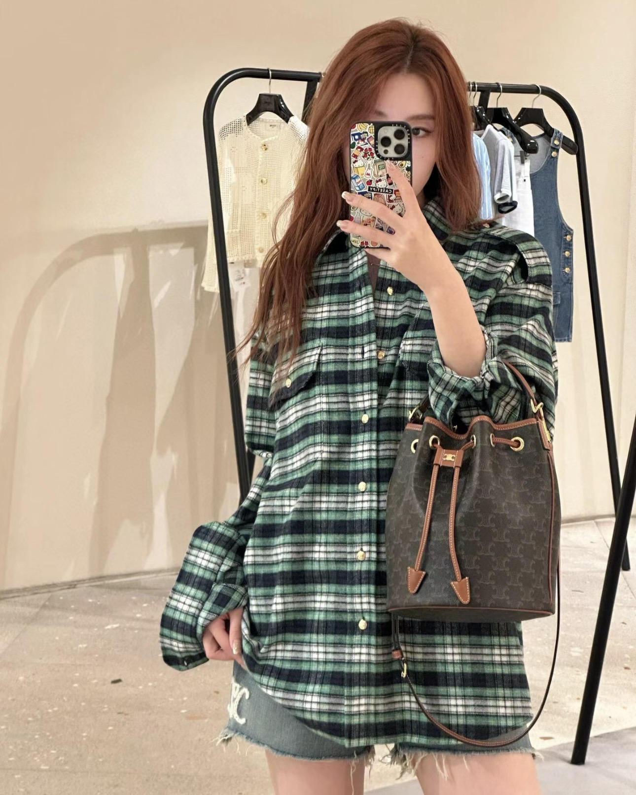 CELINE セリーヌ 24Fw  緑色のチェック柄（ごしょくのチェックがら）の竹節紗（ちくせつしゃ）素材の長袖シャツ