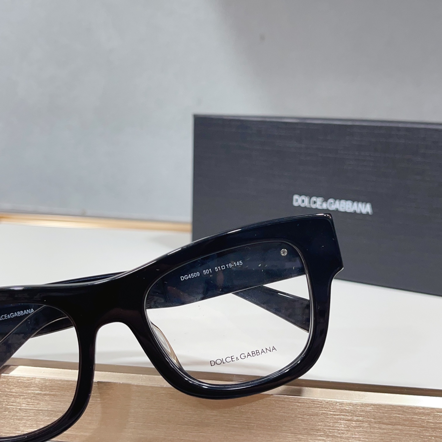 【希少入荷】D&G ドルチェアンドガッバーナ トレンドサングラス「カジュアル通勤用」