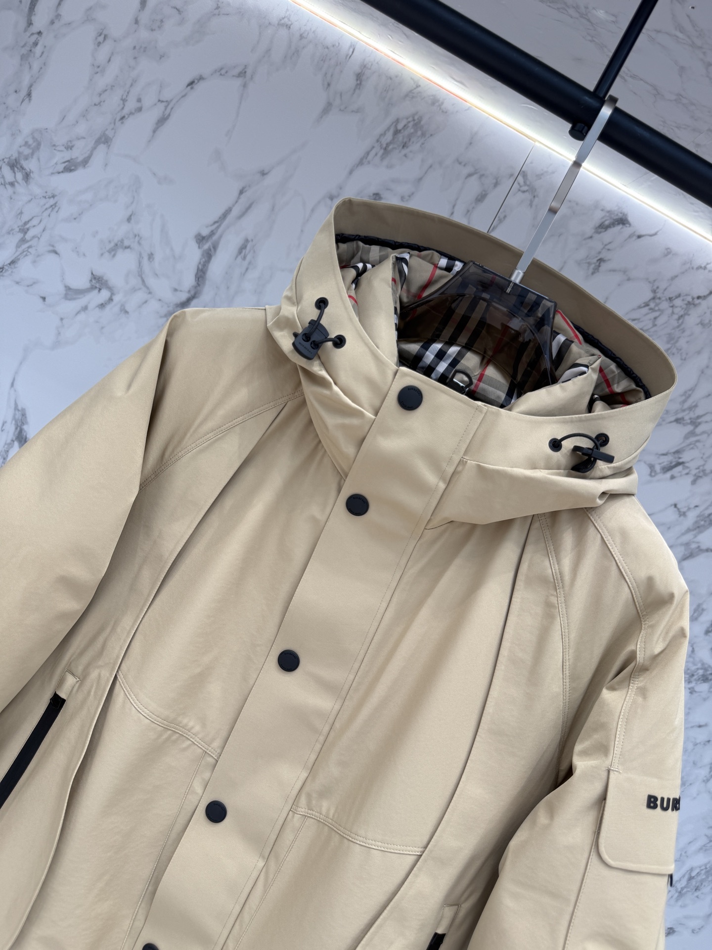 バーバリー「Burberry」スタイリッシュな保温ダウンフード