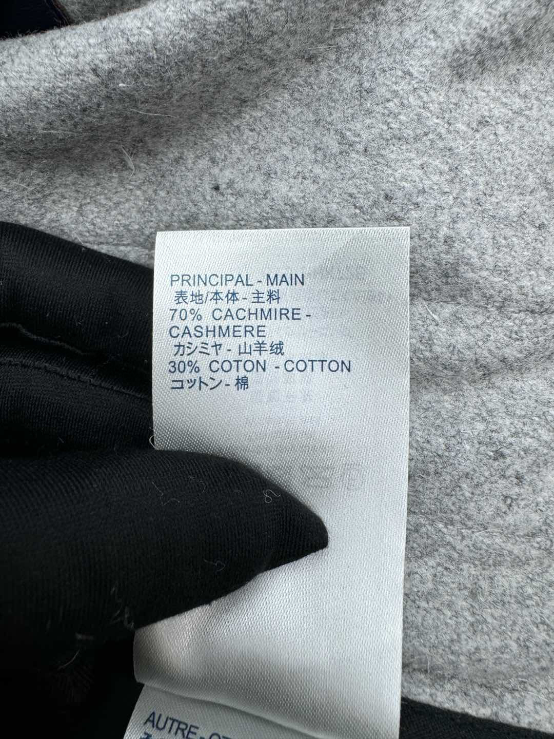 ルイ・ヴィトン「Louis Vuitton」MONOGRAM 浮き彫りエンボス加工ダウンジャケット