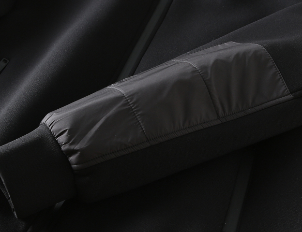 プラダ「Prada」秋冬 フード付きアウター