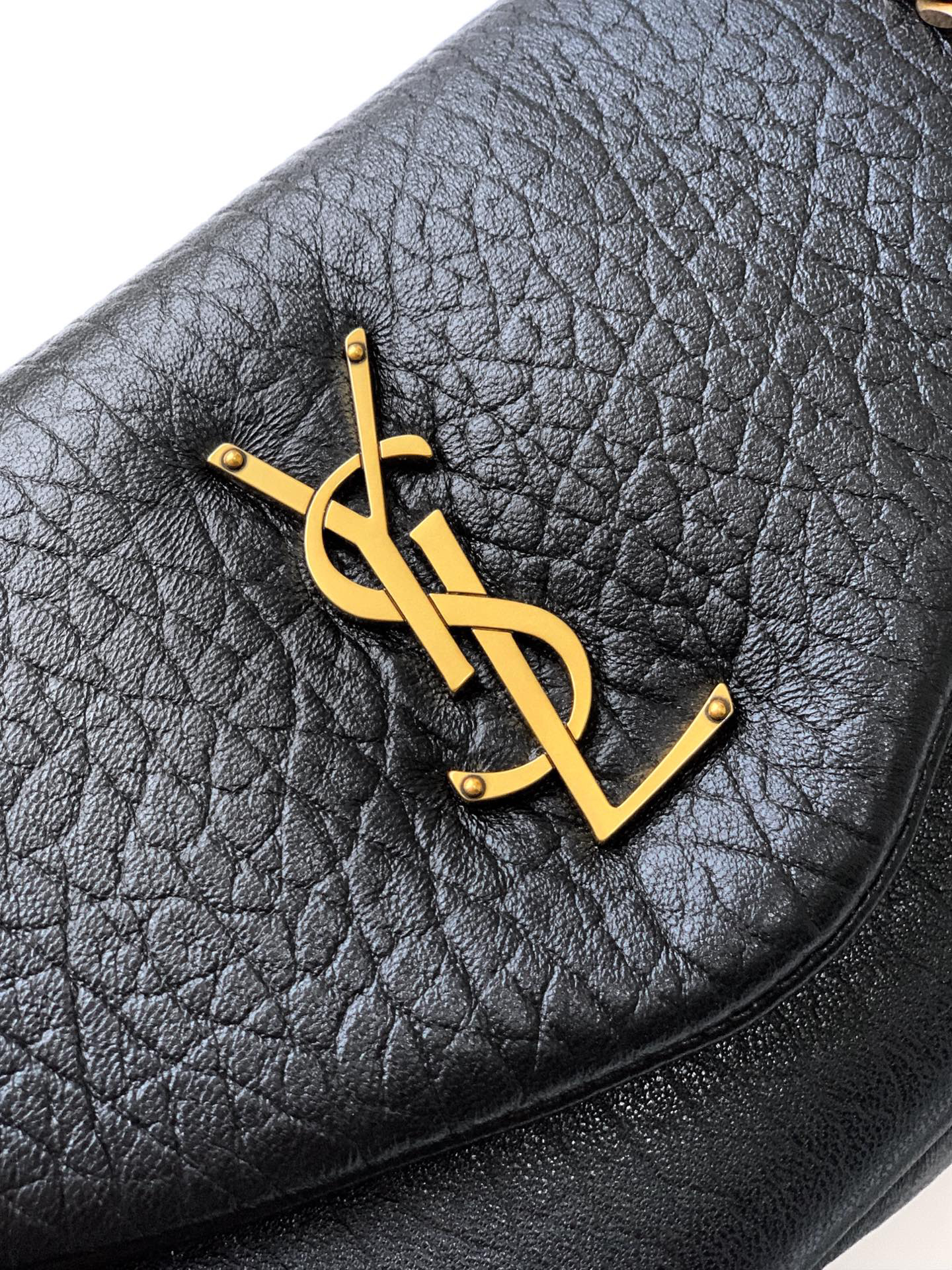 サンローラン「Saint Laurent」カリプソ ミディアム（グレインラムスキン）