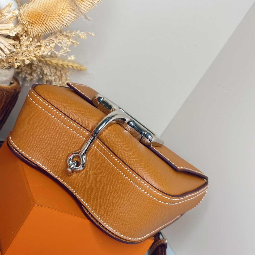 【厳選新入荷】エルメス Della Cavalleria Mini サドル金具クロスボディバッグ「乗馬モチーフ本革ショルダー」