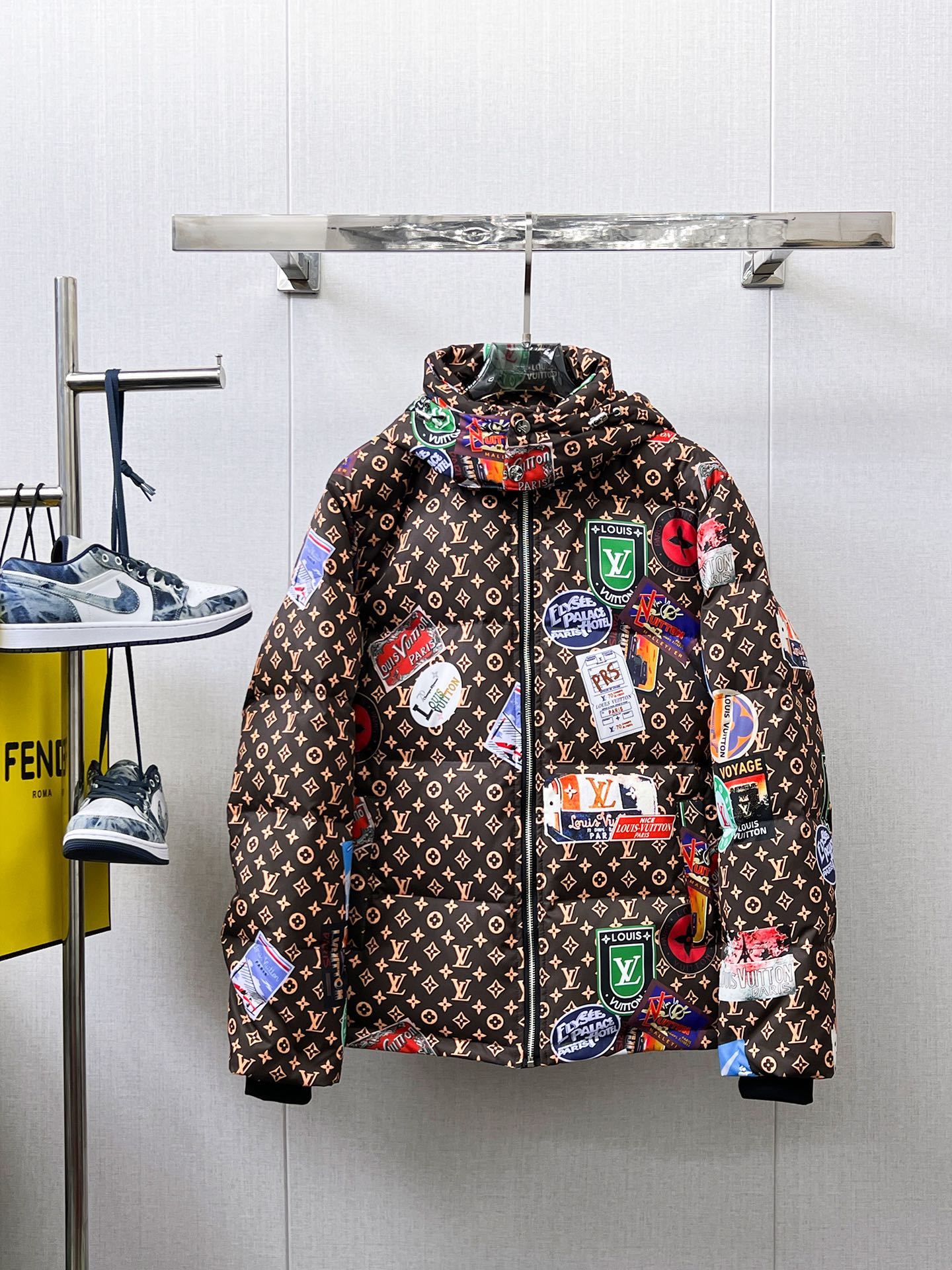 ルイ・ヴィトン「Louis Vuitton」‌冬用フード付きダウンジャケット 男女兼用