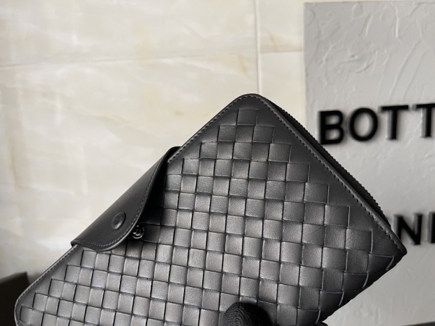 ボッテガ・ヴェネタ「Bottega Veneta」イントレチャート ザッパー ウォレット