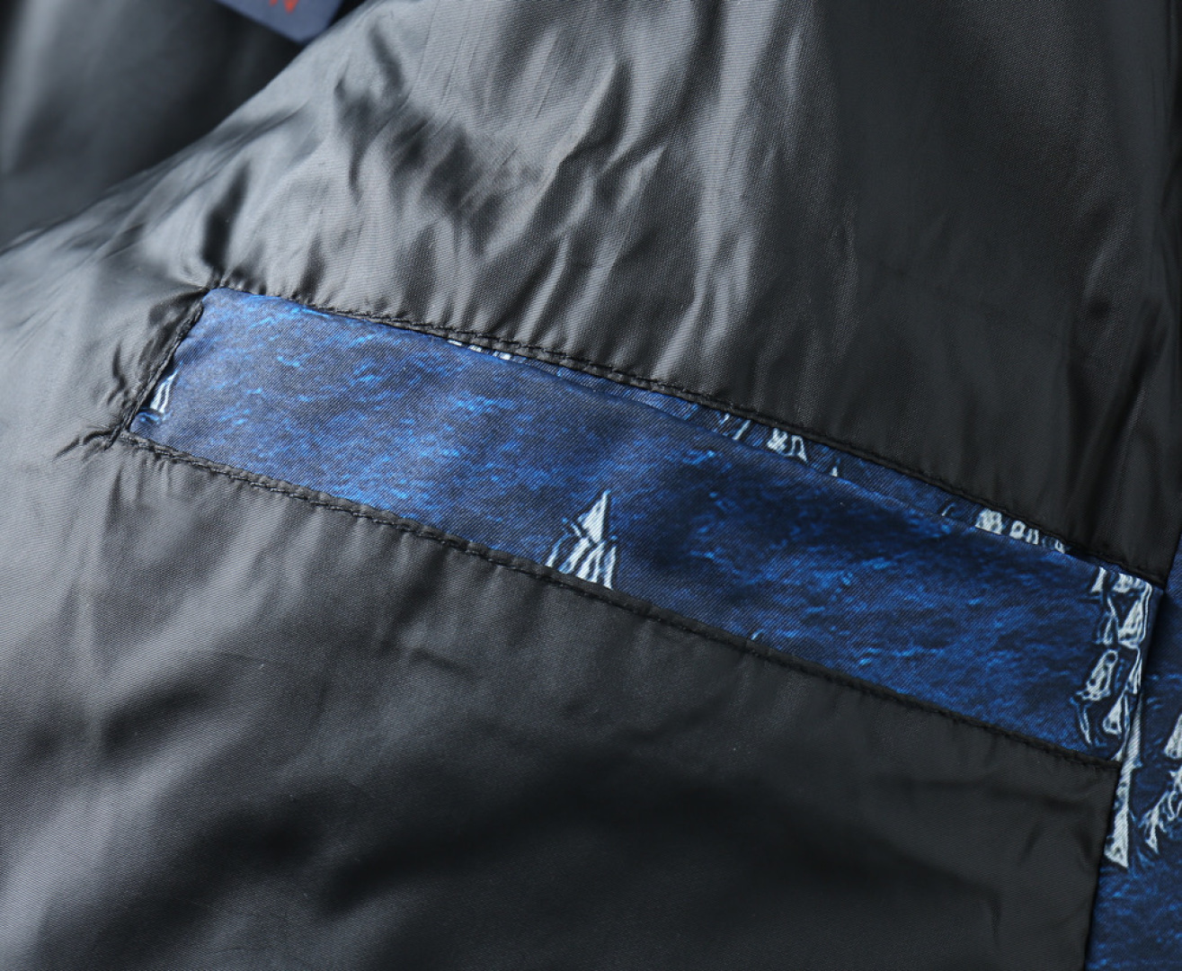 ルイ・ヴィトン「Louis Vuitton」‌秋冬用フード付きダウンジャケット 男女兼用