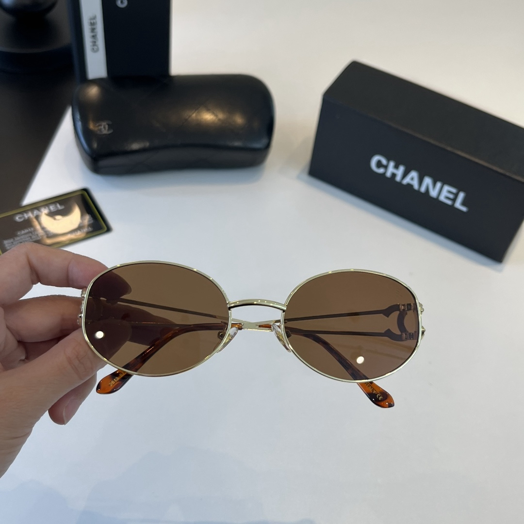 【新作到着】Chanel ハイセンスデザインサングラス「遮光レンズ搭載」