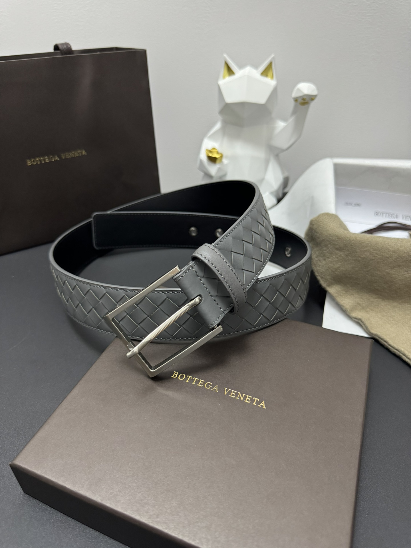 【ブランド品入庫】Bottega Veneta 上質素材ラグジュアリーベルト「全長約 100cm」