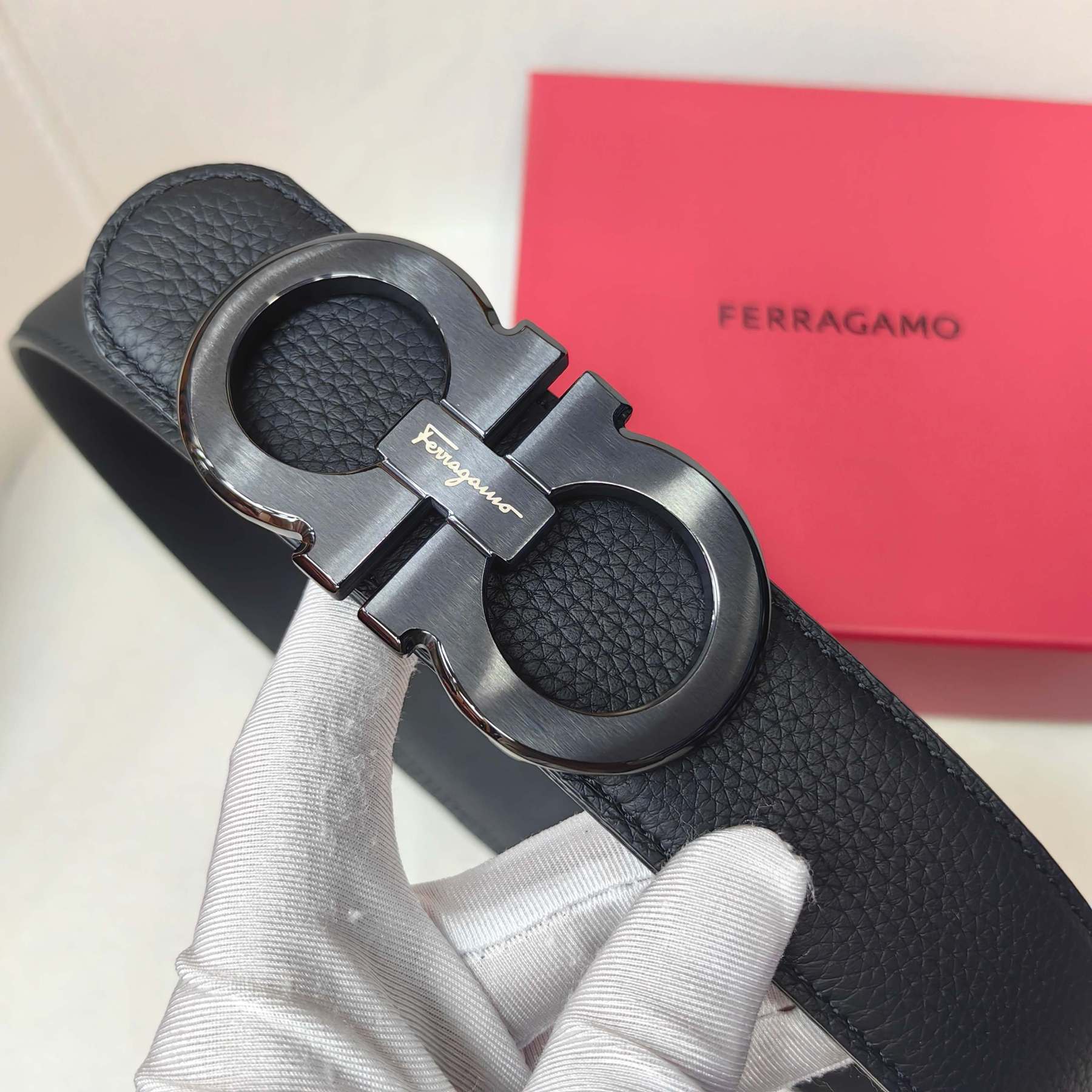 【新規倉庫入り】Salvatore Ferragamo 職人仕上げ高級ベルト「全長約 100cm」
