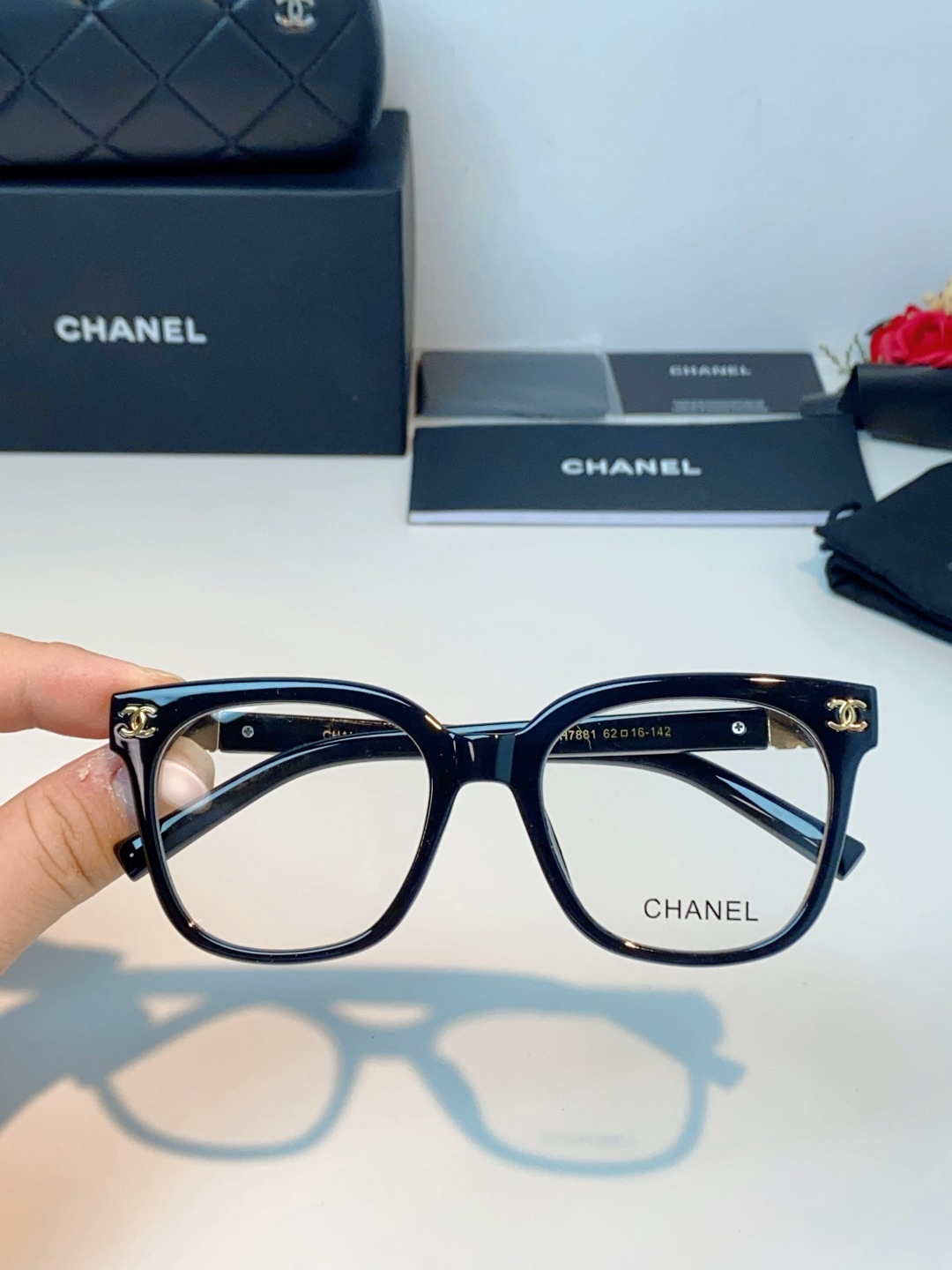 【新作到着】Chanel ハイセンスデザインサングラス「遮光レンズ搭載」