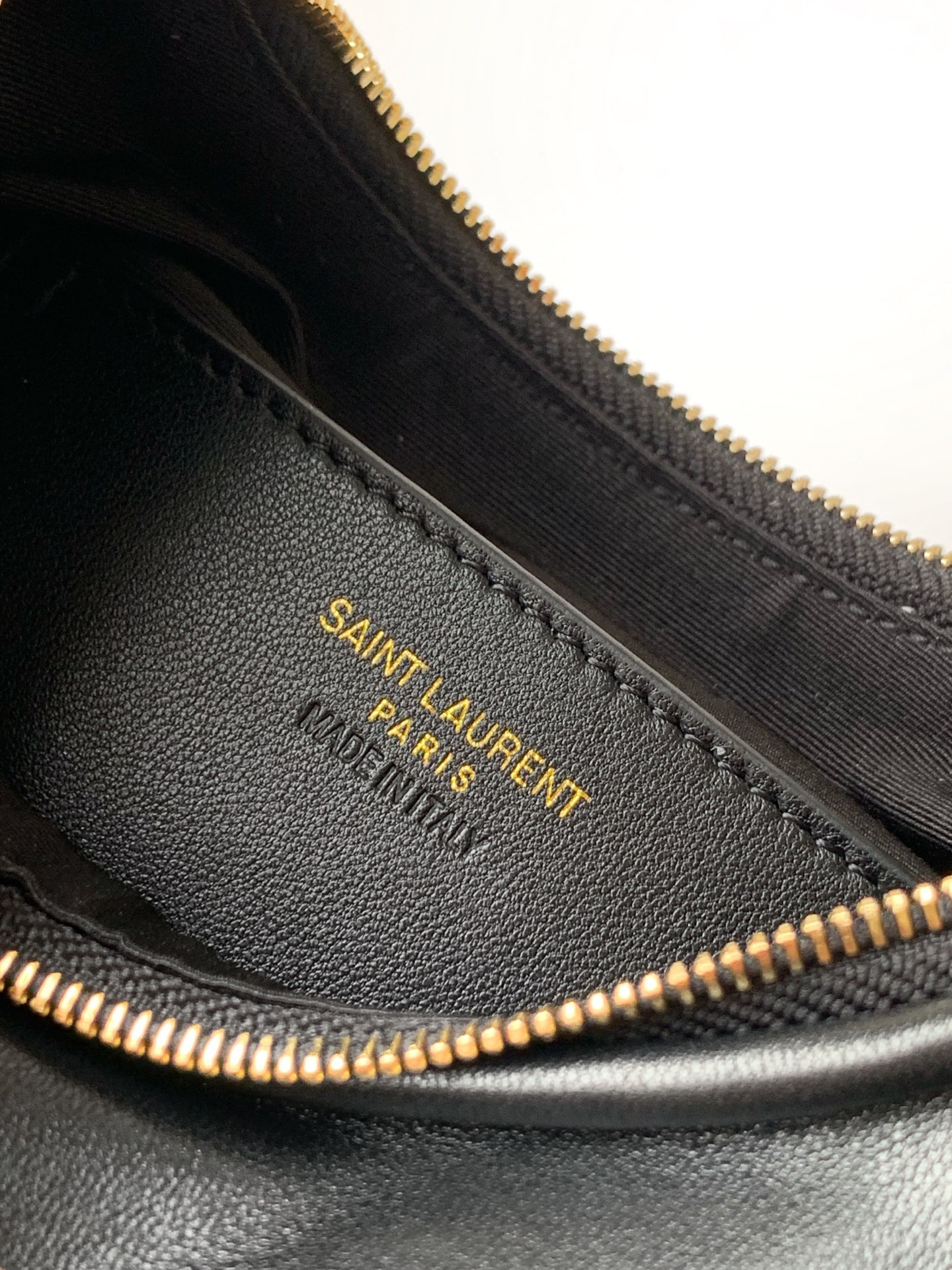 サンローラン「Saint Laurent」CALYO ミニ エンボス加工 ラムレザー ホボバッグ 20×12×5cm