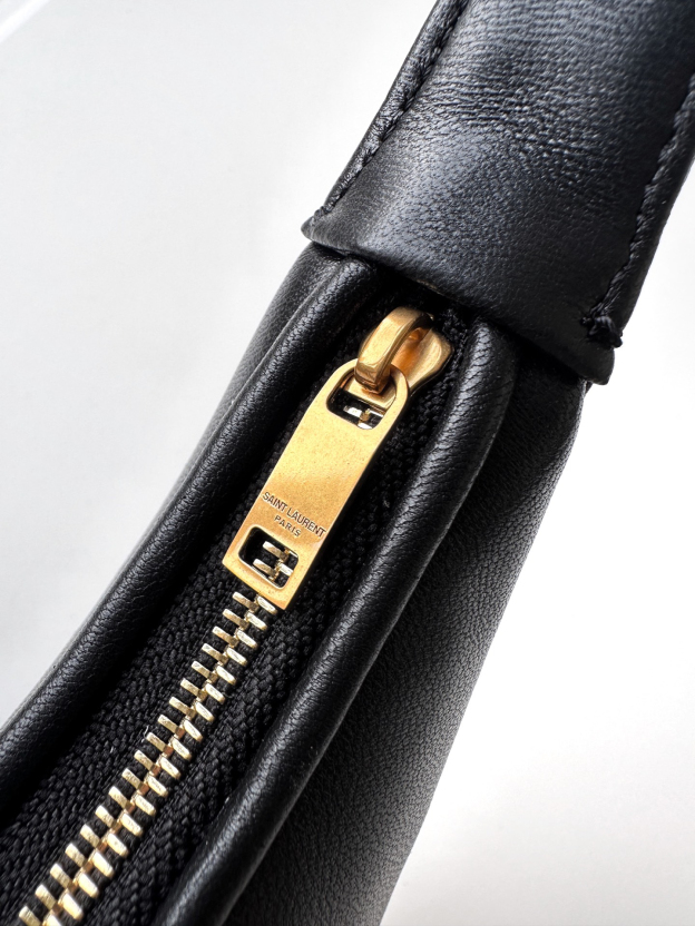 サンローラン「Saint Laurent」CALYO ミニ エンボス加工 ラムレザー ホボバッグ 20×12×5cm