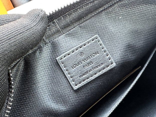 ルイ・ヴィトン「Louis Vuitton」新作 Trio メッセンジャーバッグ