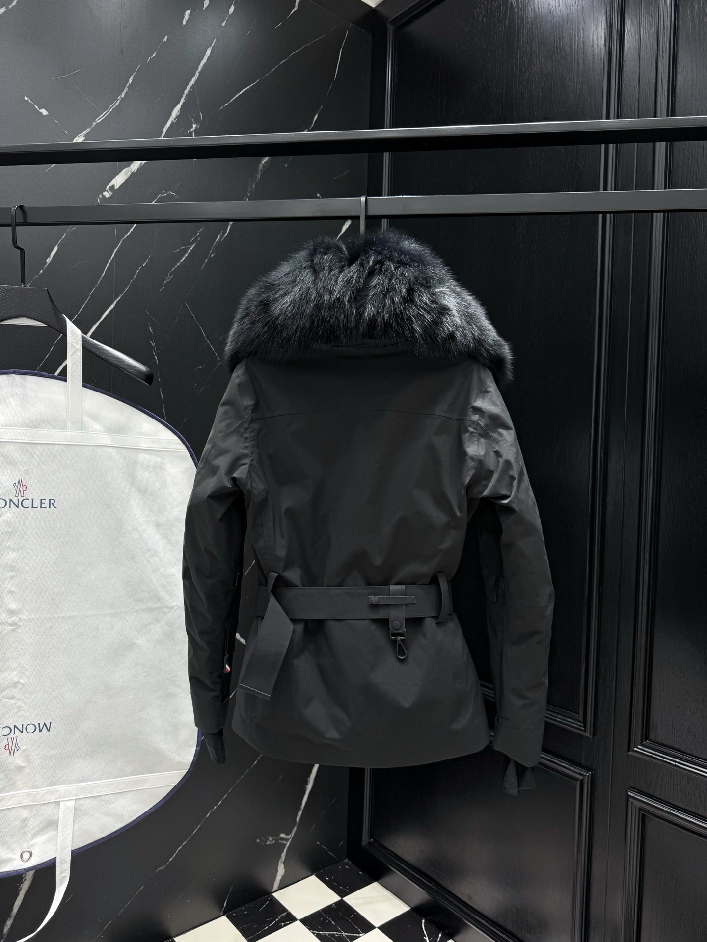 モンクレール 秋冬 レディース フォックスファー付きダウンジャケット