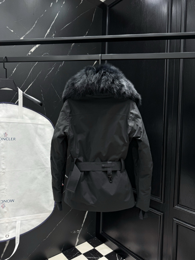 モンクレール 秋冬 レディース フォックスファー付きダウンジャケット