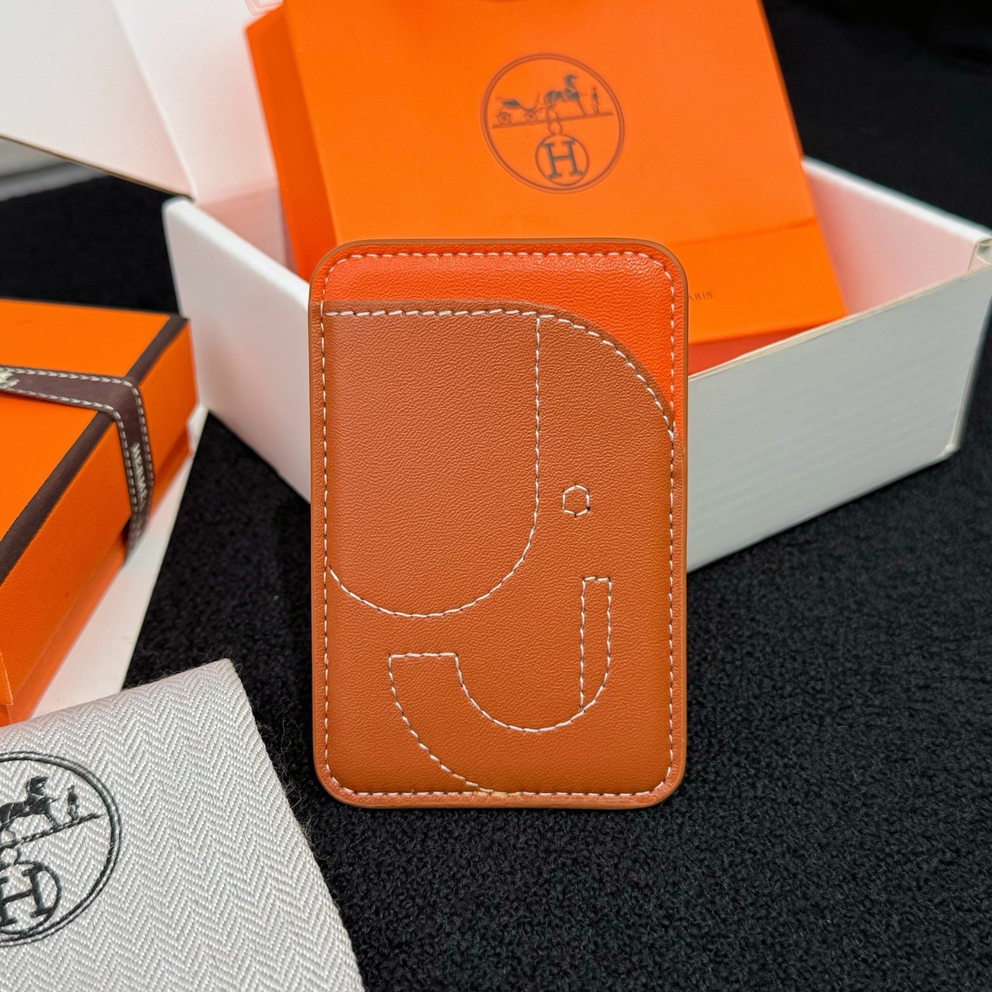 【限定新入荷】エルメス Cheval MagSafe 本革カードケース「12 シリーズ以降全 iPhone 対応」
