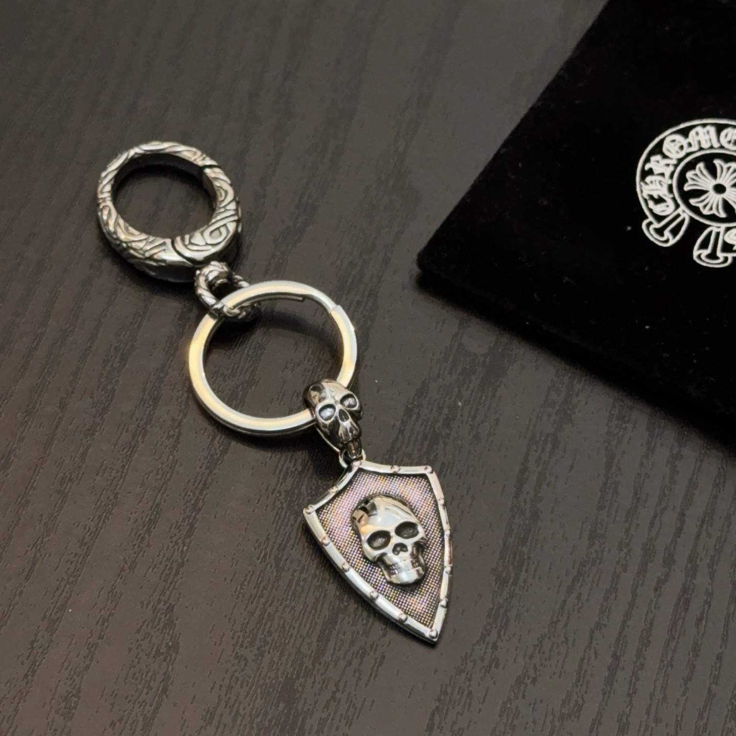 クロムハーツ「Chrome Hearts」クロスペンダントキーホルダー - 精巧なハンドメイド、アンティークシルバー彫刻、ヴィンテージパンクスタイル