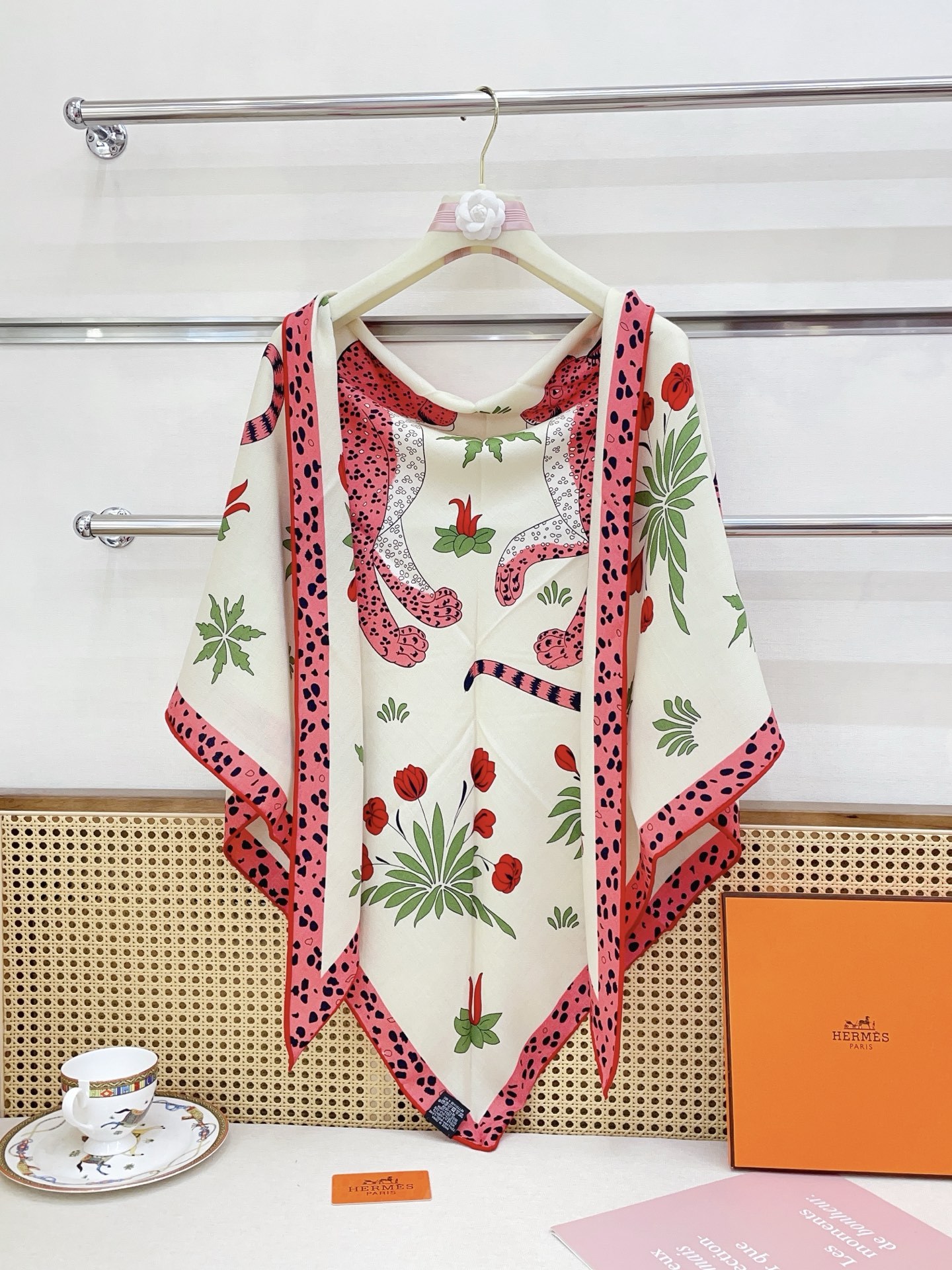 エルメス 新作ファッションアイテム カシミア三角スカーフ