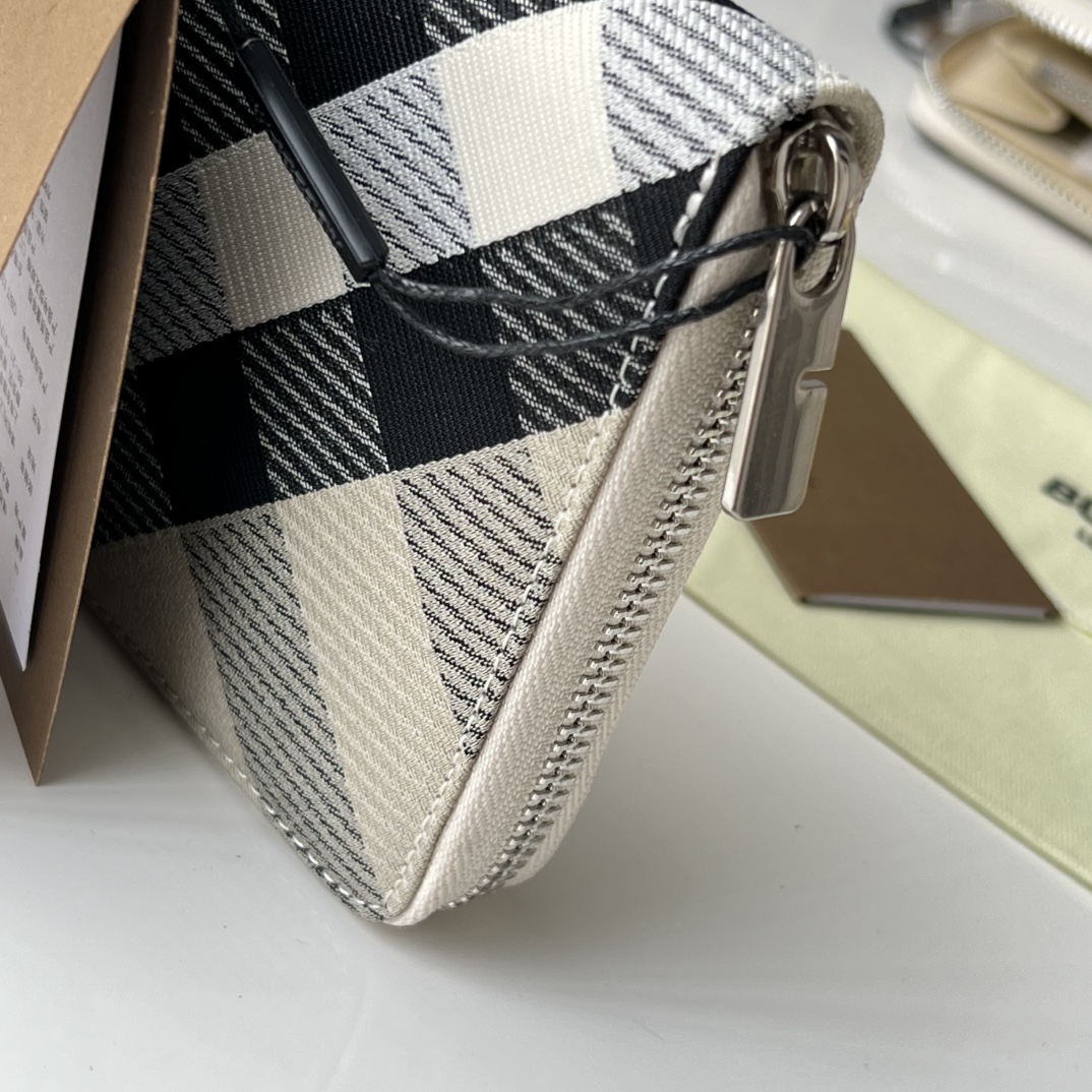バーバリー「Burberry」ロンドン チェーン ジップ ウォレット