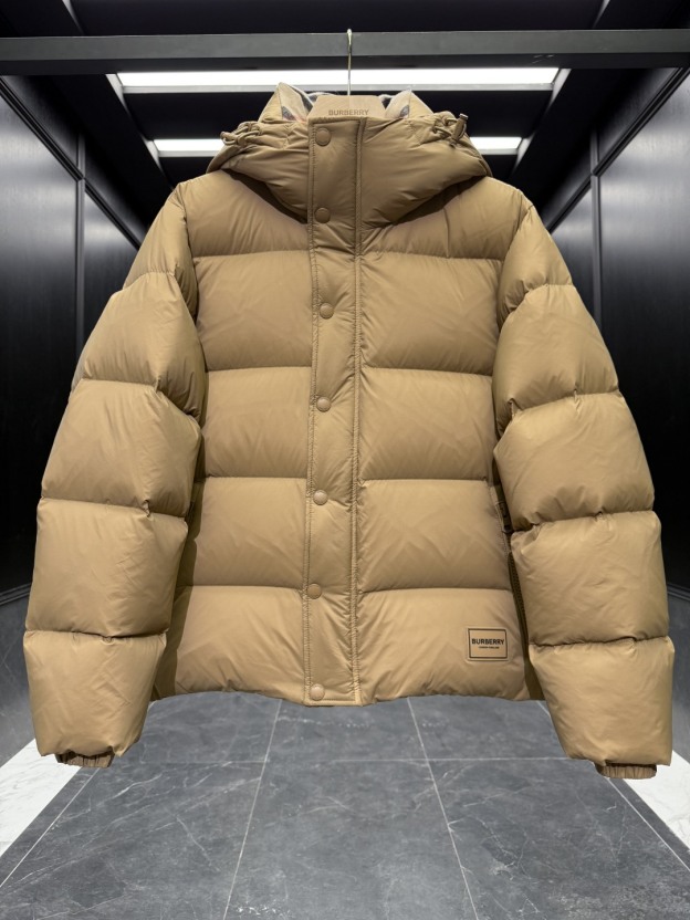 バーバリー「Burberry」クラシックウールチェックカラーナイロンダウンジャケット