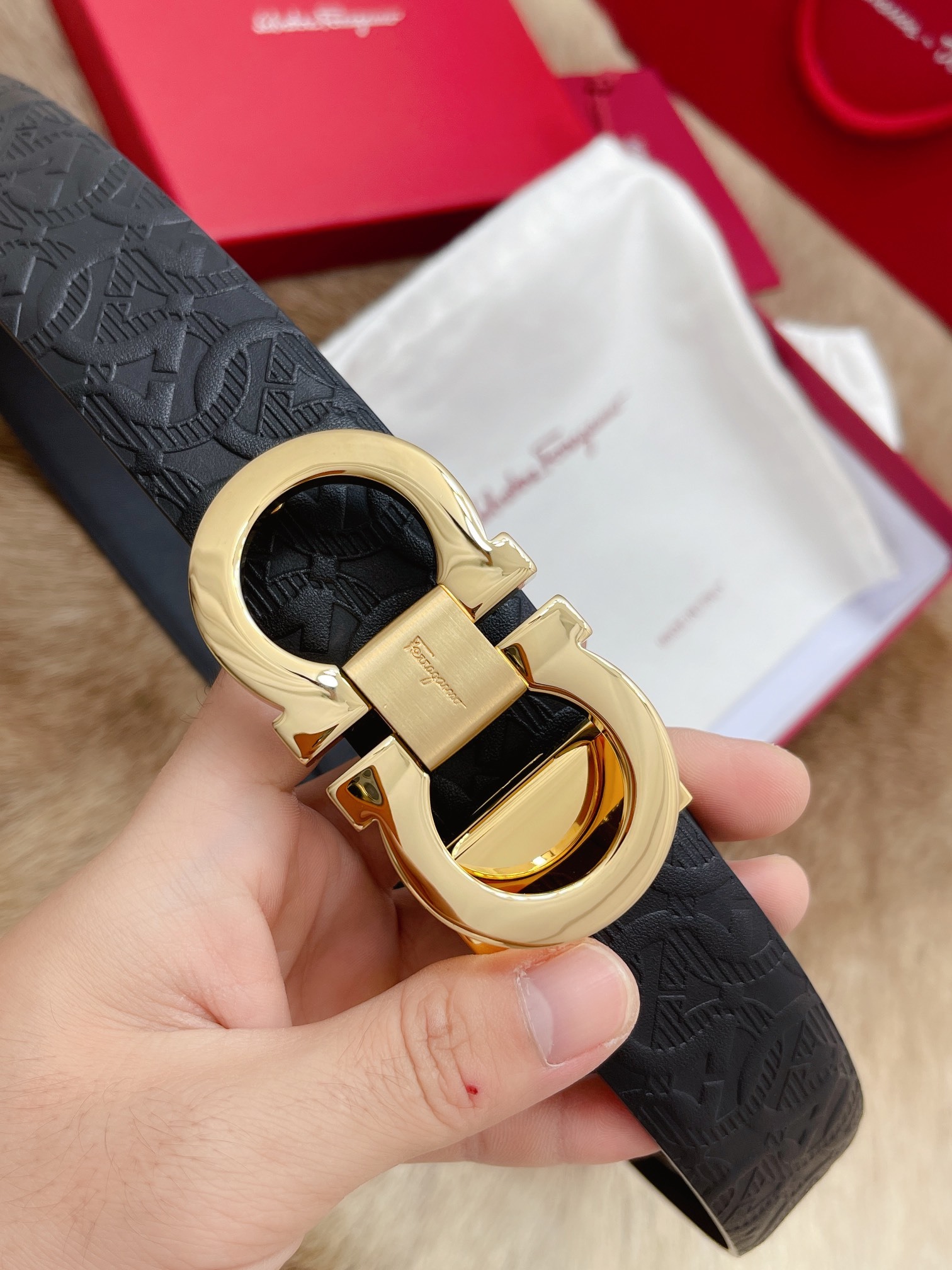 【新規倉庫入り】Salvatore Ferragamo 職人仕上げ高級ベルト「全長約 100cm」