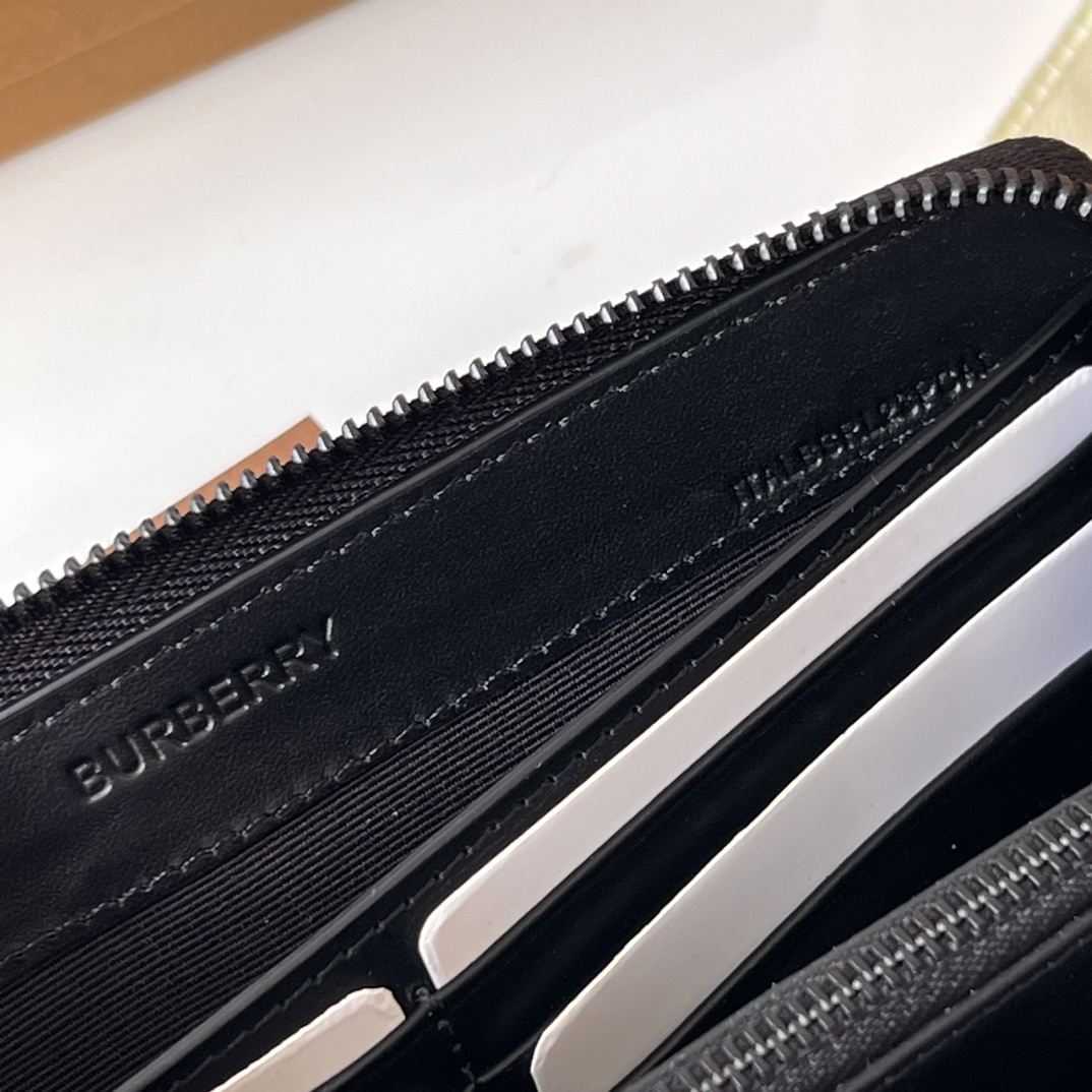 バーバリー「Burberry」ロンドン チェーン ジップ ウォレット
