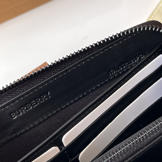 バーバリー「Burberry」ロンドン チェーン ジップ ウォレット
