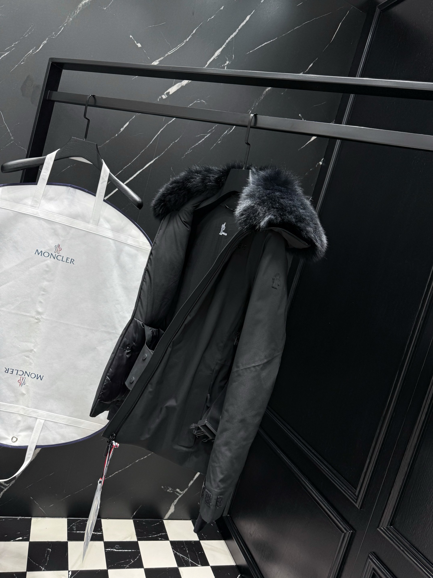 モンクレール 秋冬 レディース フォックスファー付きダウンジャケット