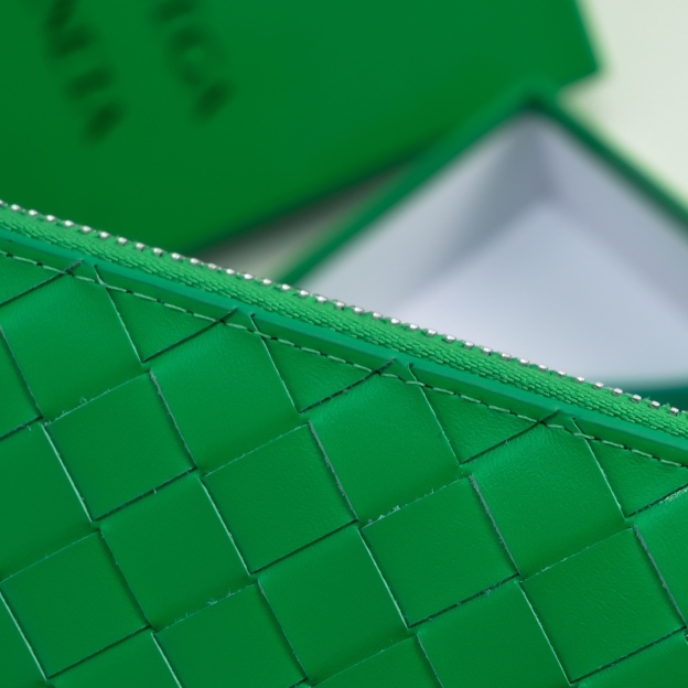 ボッテガ?ヴェネタ「Bottega Veneta」 カセット ロングウォレット