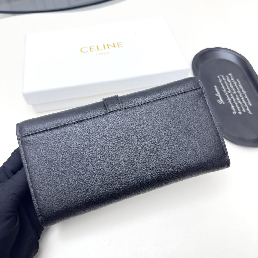 セリーヌ「Celine」TRIOMPHE CUIR ラージジップウォレット