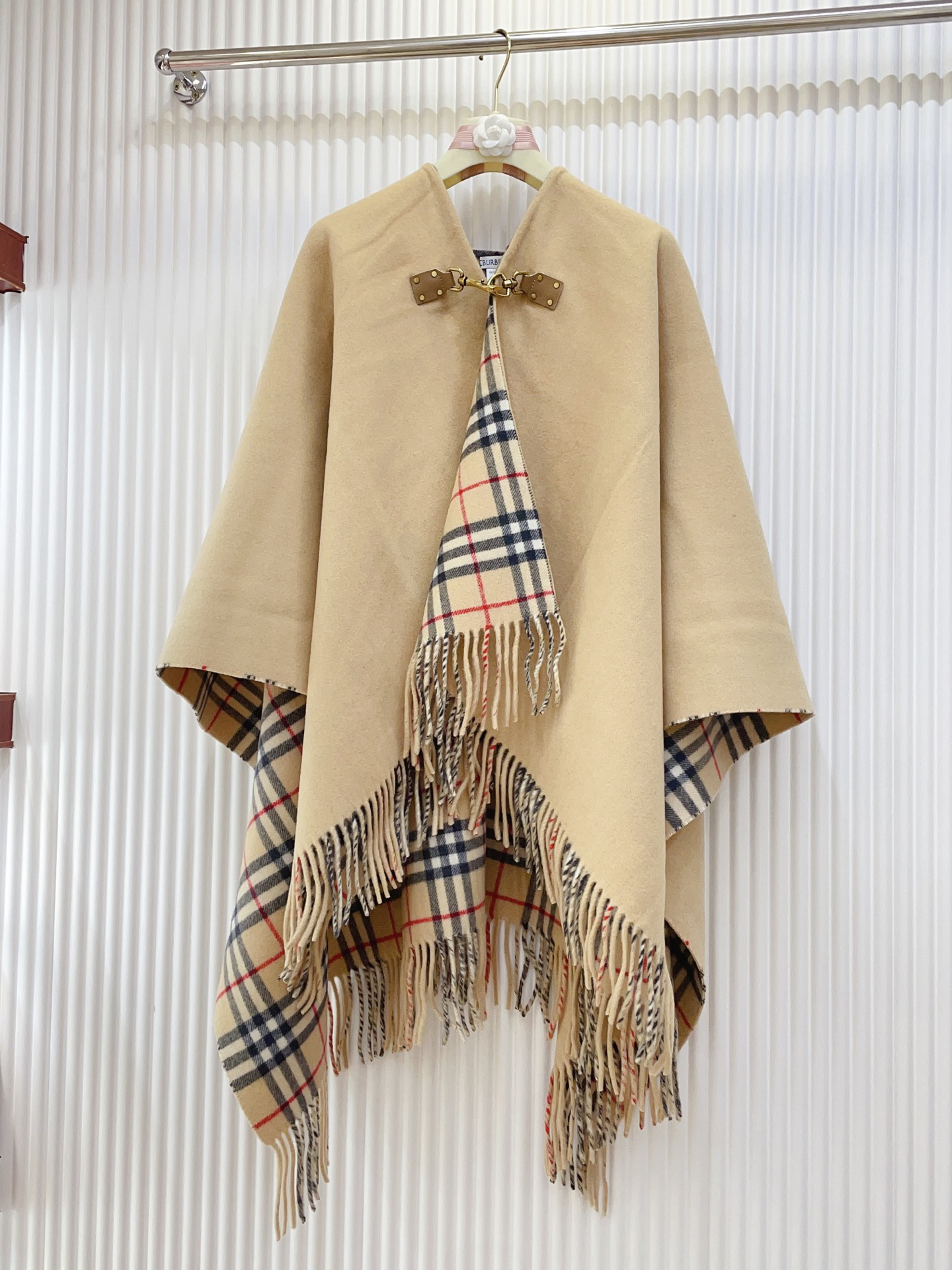 バーバリー「Burberry」チェック ウールケープ 140x140cm